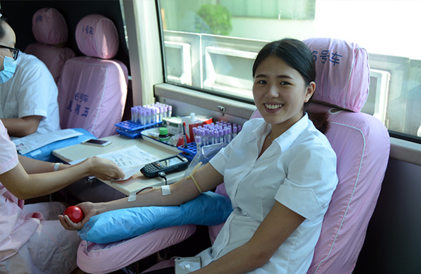 克明員工積極參加無償獻(xiàn)血